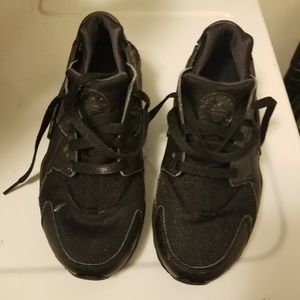 NIKE AIR HUARACHE RUN SE CASUAL SHOES